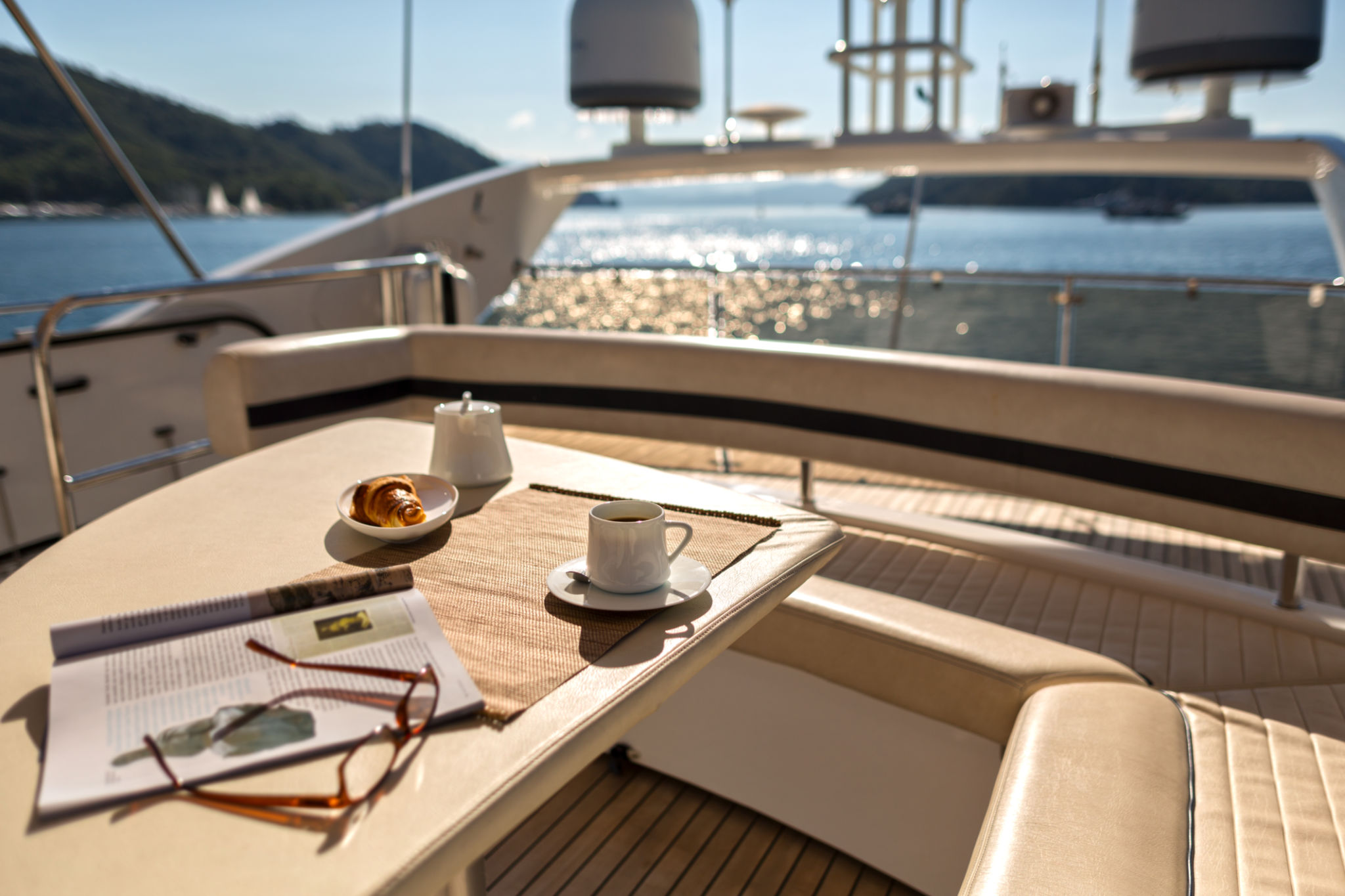 interior yacht cleaning