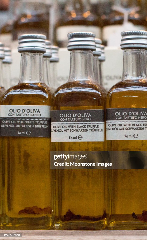 Olio d'oliva al tartufo nero a Borough Market, Londra