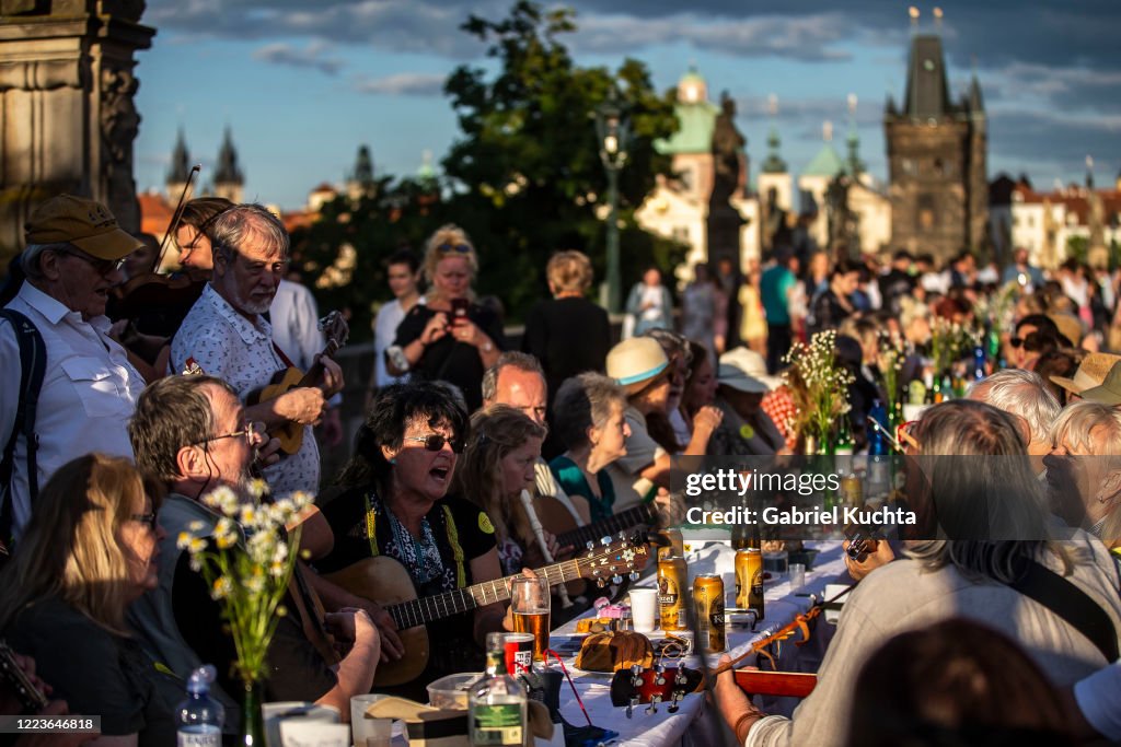 Prague Welcomes Summer With Al Fresco Dinner Party At Charles Bridge