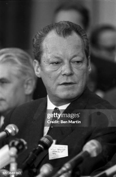 West German chancellor, Willy Brandt, and Polish Prime Minister, Josef Cyrankiewicz at the Presidential Palace to sign the Polish-German treaty which...