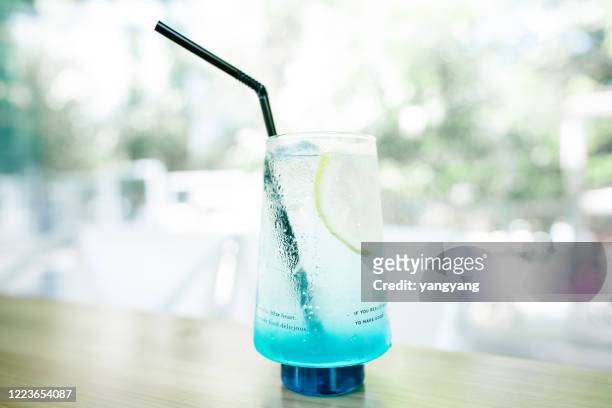 lemon drop cocktail - alcohol detox foto e immagini stock