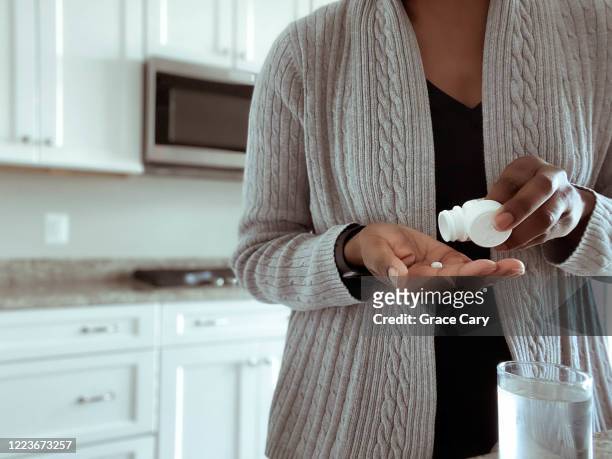 woman takes medication - acetaminophen stock-fotos und bilder