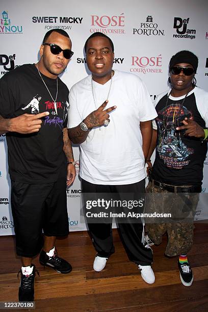 Rapper Flo Rida and singer Sean Kingston attend the Pre-VMA Party at The Hollywood Roosevelt Pool on August 27, 2011 in Los Angeles, California.