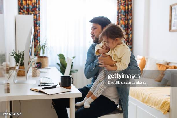 het hebben van een productieve dag - provisorisch stockfoto's en -beelden