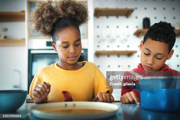brother and sister playing in the kitchen. - placa de fogão vitrocerâmica imagens e fotografias de stock