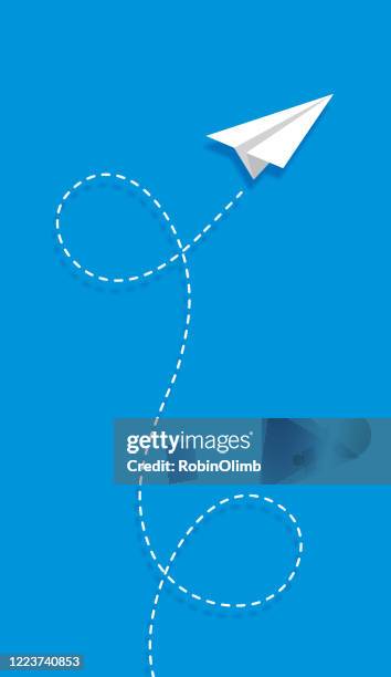 ilustraciones, imágenes clip art, dibujos animados e iconos de stock de looping paper airplane - línea de puntos