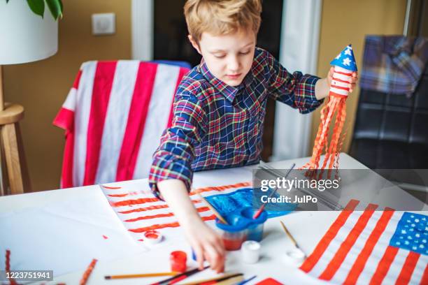 the child draws the flag of america - american flag small stock pictures, royalty-free photos & images