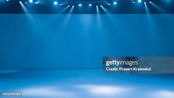 lighting on concert stage - studio 個照片及圖片檔