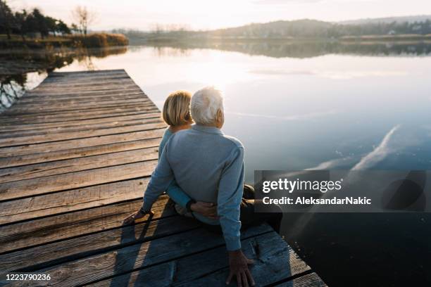 enjoying together by the lake - lagoa imagens e fotografias de stock