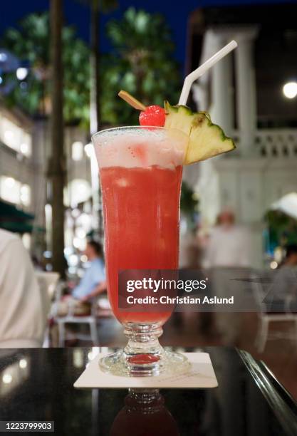 Slingat Raffles 23 Singapore Sling Raffles Hotel Stock Photos, High-Res Pictures, and ...