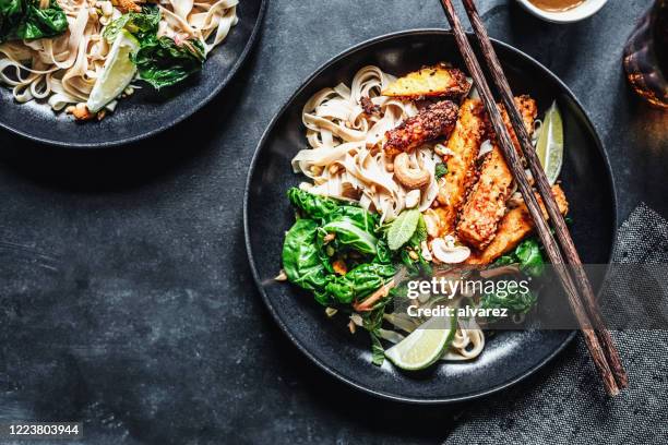 asian cuisine served on a table - macarrão de arroz imagens e fotografias de stock