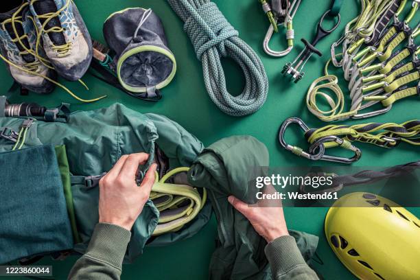 overhead view of man packing climbing utensils - artículo de montañismo fotografías e imágenes de stock