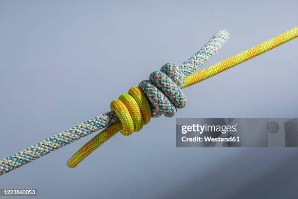 two ropes tied together with triple sailor's knot - man tying tie stock-fotos und bilder