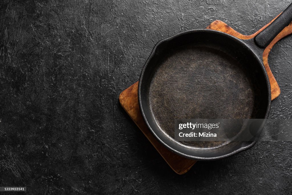 Empty cast iron grill pan