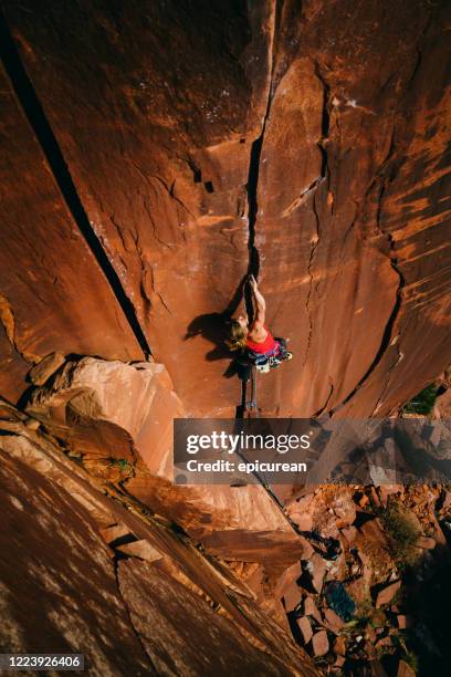strong young woman rock climbing in utah - red rocks stock pictures, royalty-free photos & images