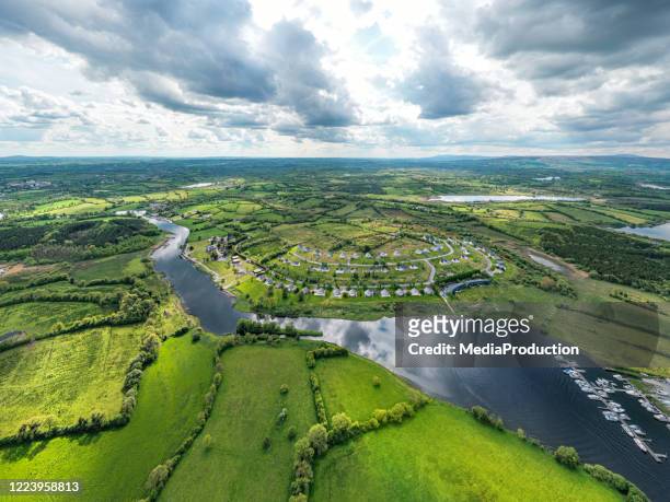 flygfoto över irland med bostadsområde - nordirland bildbanksfoton och bilder