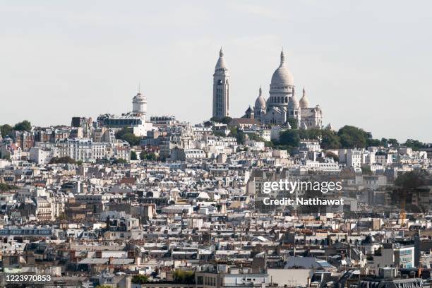 scenic view of sacre-coeur basilica, paris, france - campanile foto e immagini stock