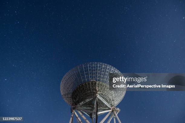 observing the milky way - astronomical telescope stock pictures, royalty-free photos & images