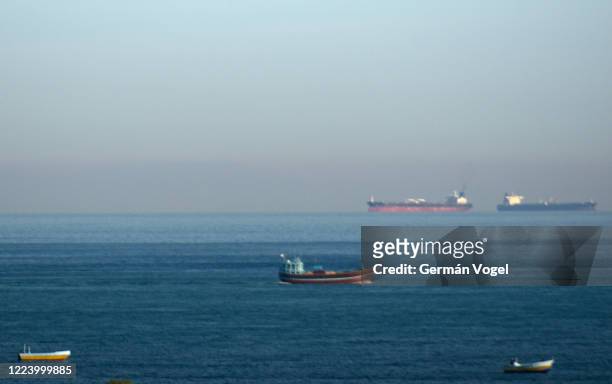 fishing and cargo container ships sailing in the strait of hormuz by qeshm island, persian gulf, iran - meerenge stock-fotos und bilder