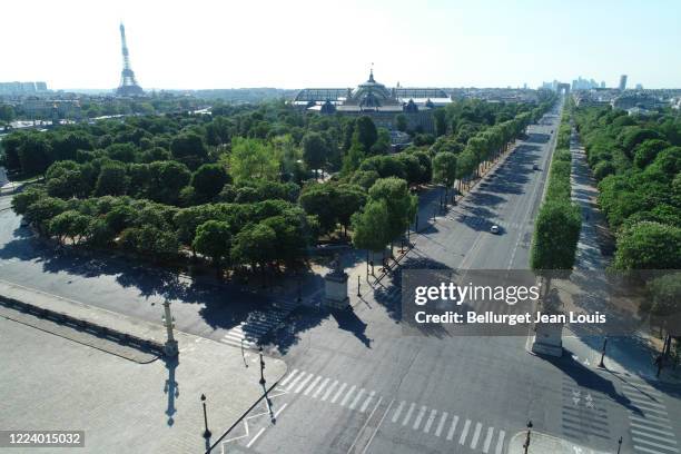 place de la concorde. paris, france. aerial view by drone. - coronavirus france stock-fotos und bilder