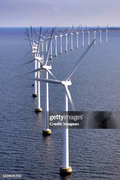 øresund havsbaserade vindkraftverk - oresund region bildbanksfoton och bilder