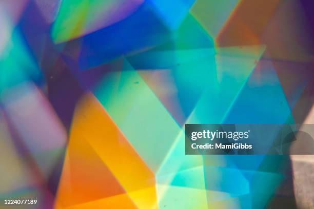 polyhedron prism reflected rainbow color - prism light photos et images de collection