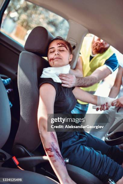 paramedic trying to stop the bleeding - gory car accident photos stock pictures, royalty-free photos & images