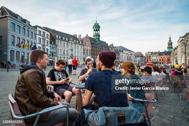 bar terrace in mons - mons hainaut imagens e fotografias de stock