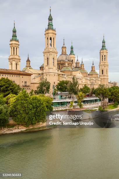 basilica of our lady of the pillar - zaragoza city - fotografias e filmes do acervo