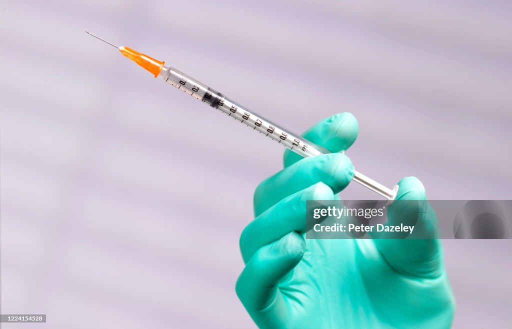 Vaccination syringe