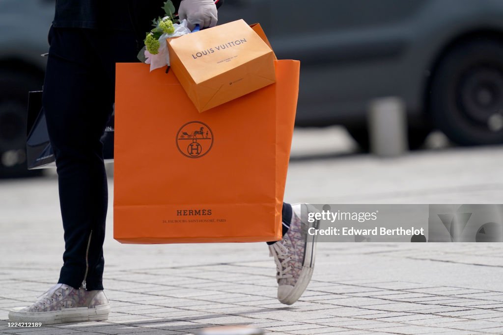 A passerby wears Dior B23 sneakers and holds a Hermes orange shopping  News Photo - Getty Images