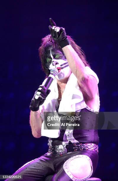 Drummer Peter Criss and rock group Kiss performs at Jones Beach on August 6, 2003 in Wantaugh, New York.