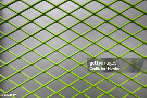 fence net - chain fence stock pictures, royalty-free photos & images