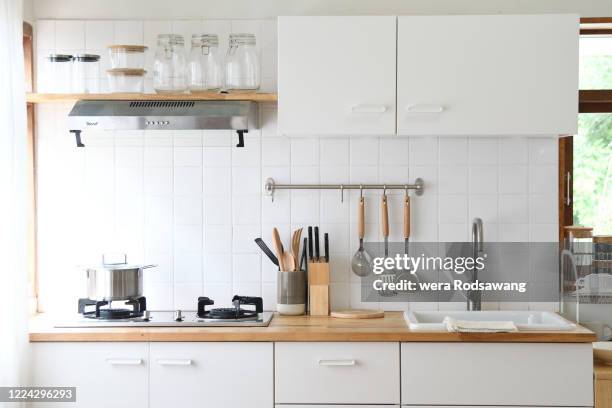 modern kitchen room - ustensile photos et images de collection