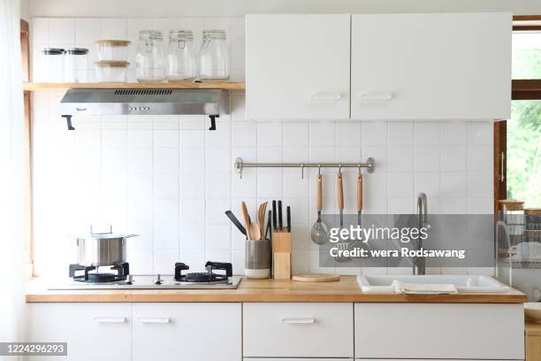 modern kitchen room - keukengereedschap stockfoto's en -beelden
