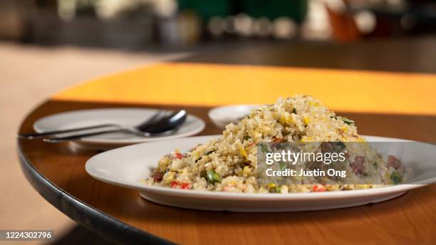 yang chow fried rice - fried rice stock-fotos und bilder