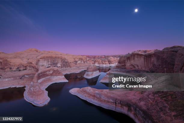 the iconic reflection canyon in utah's escalante grand staircase - grand staircase escalante national monument stock-fotos und bilder