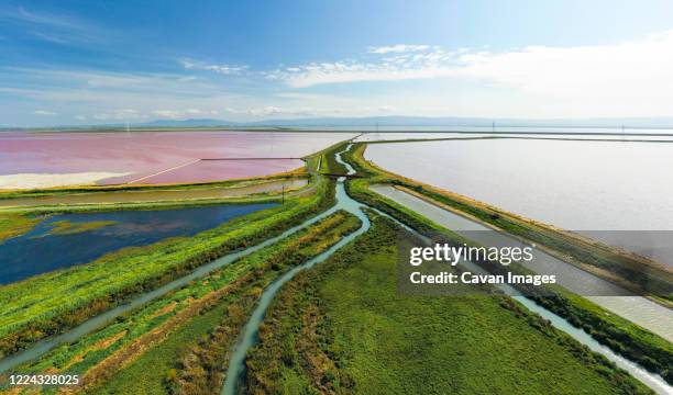 multi colored water in ponds and stream in salt marsh in sf bay aerial - palo alto stock-fotos und bilder