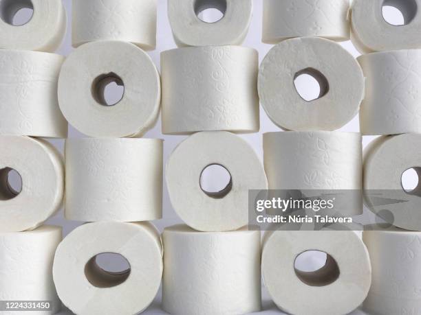 3d pattern created with toilet paper rolls - carta igienica foto e immagini stock