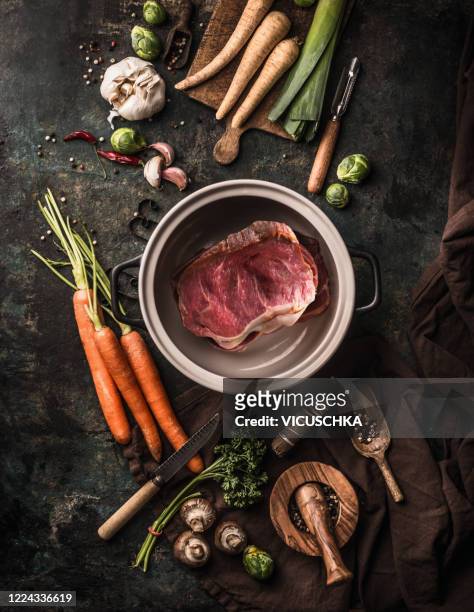various healthy ingredients around cooking pot with raw meat, top view - sopa images fotografías e imágenes de stock