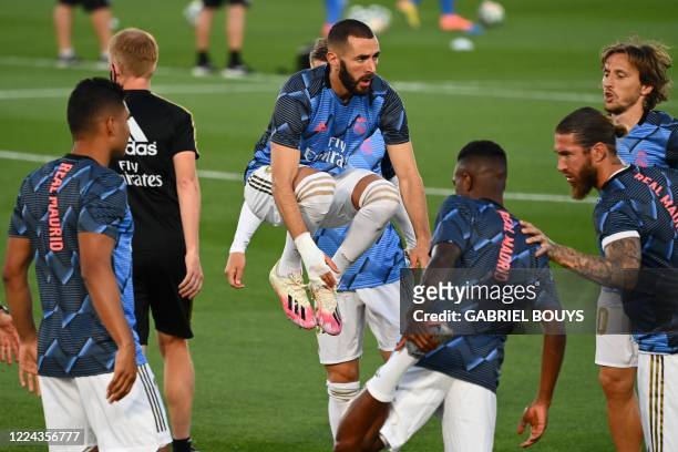 Real Madrid's French forward Karim Benzema warms up before the Spanish league football match Real Madrid CF against Getafe CF at the Alfredo di...