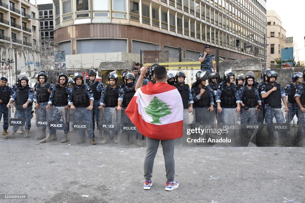 Lebanese continue to protest country's financial situation