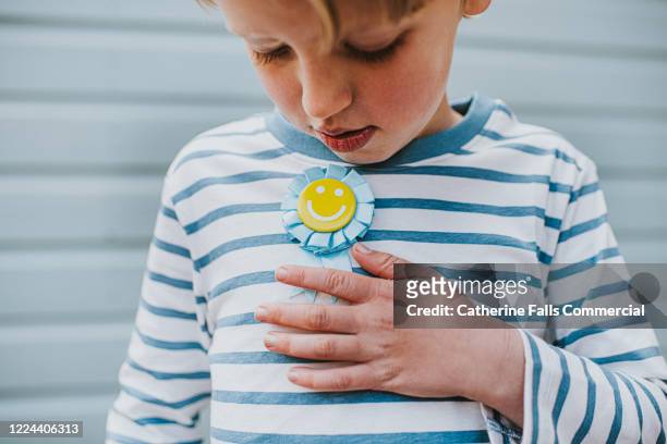 child wearing a rosette - brooch stock-fotos und bilder