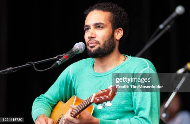 Ben Harper performs during Neil Young's 15th Annual Bridge Benefit at Shoreline Amphitheatre on October 1, 2001 in Mountain View, California.