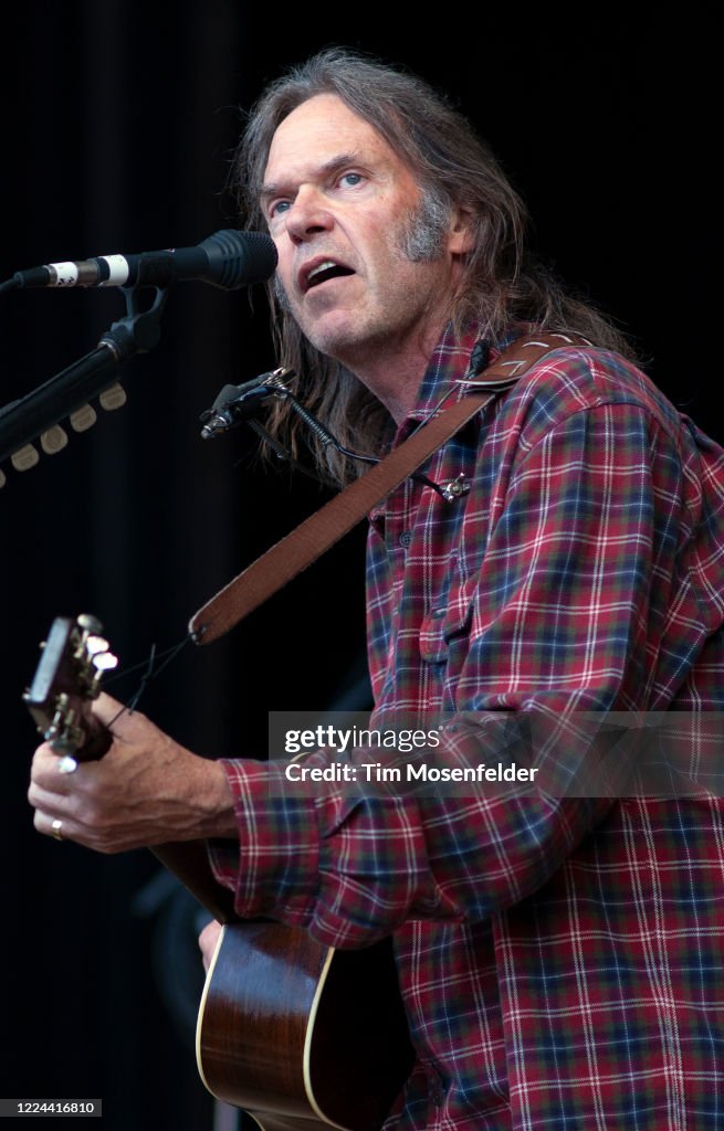 Neil Young's 15th Annual Bridge Benefit 2001