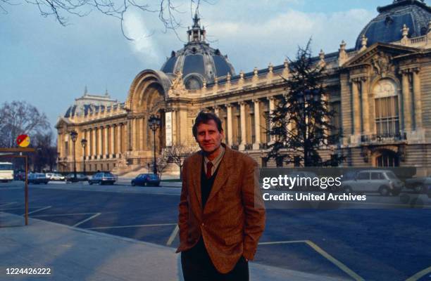 German journalist Ulrich Wickert in front of the Grand Palais as editor in chief of WDR Paris studio, France 1991.