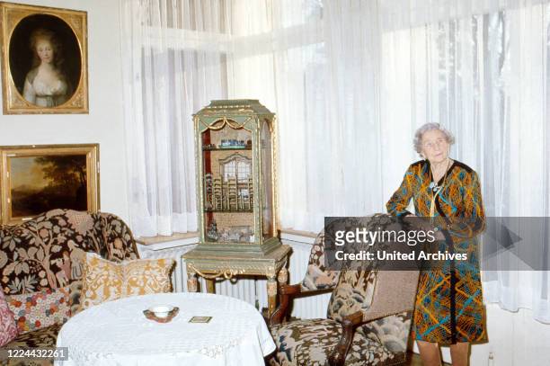 Princess Victoria Louise of Prussia, Duchess of Brunswick Lueneburg, in the living room at her house in Brunswick, Germany, 1974.