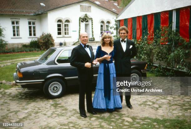 Wedding of Adalbert Prince of Prussia with Eva Maria Kudicke at Glentorf near Brunswick: here the couple with Joachim Egon Prince of Fuerstenberg,...
