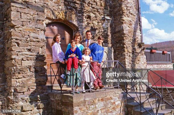 Alexander Prince of Sayn Wittgenstein Sayn with his wife Gabriela and the children Alexandra, Johann Casimir, Filippa and Heinrich at Sayn, Germany,...