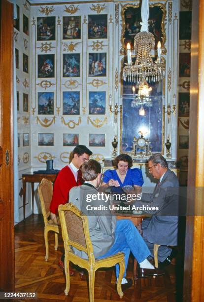 Carl Duke of Wurttemberg playing cards with his children Mathilde, Eberhard and Philipp at Altshausen castle, Deutschland 1985.